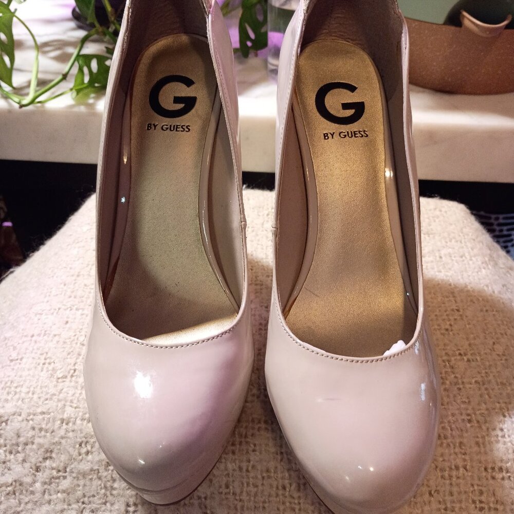 GUESS Cream Stiletto's with Gold, Snakeskin Textured 5in, Heel, Women Size 9.5